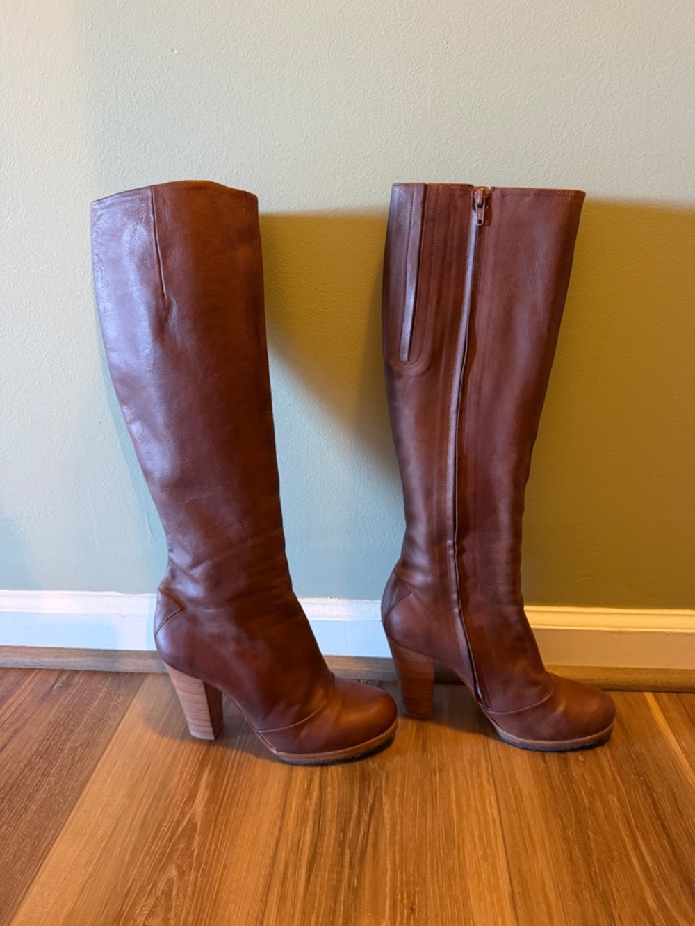 Coclico knee high boots size 38. Cognac brown.